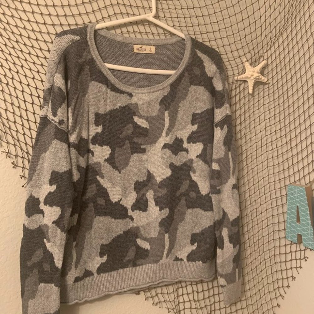 Hollister Gray Camo Sweater - Ladies S